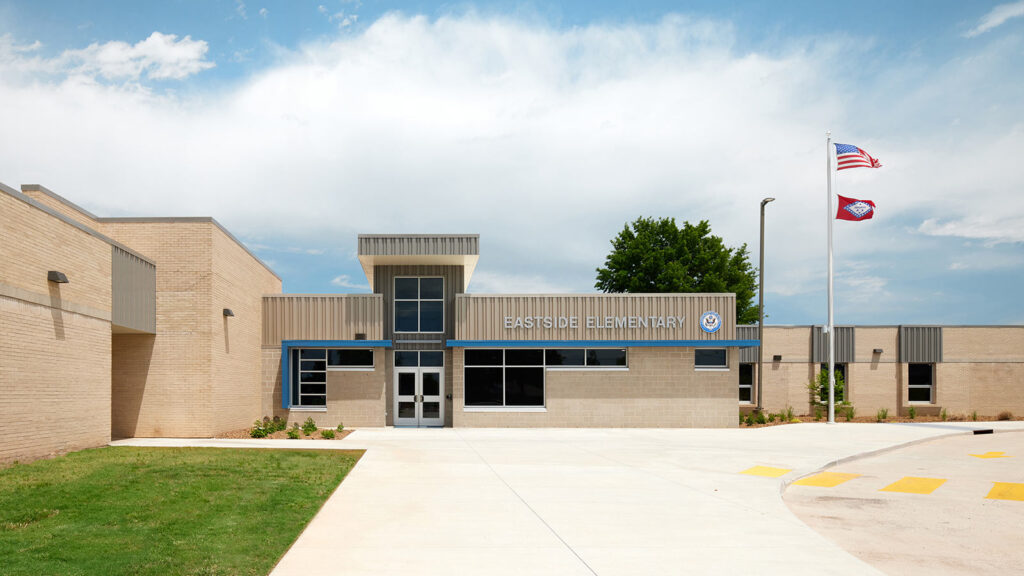 Front Entrance of the Eastside Elementary School in Rogers, Arkansas | Education Architecture